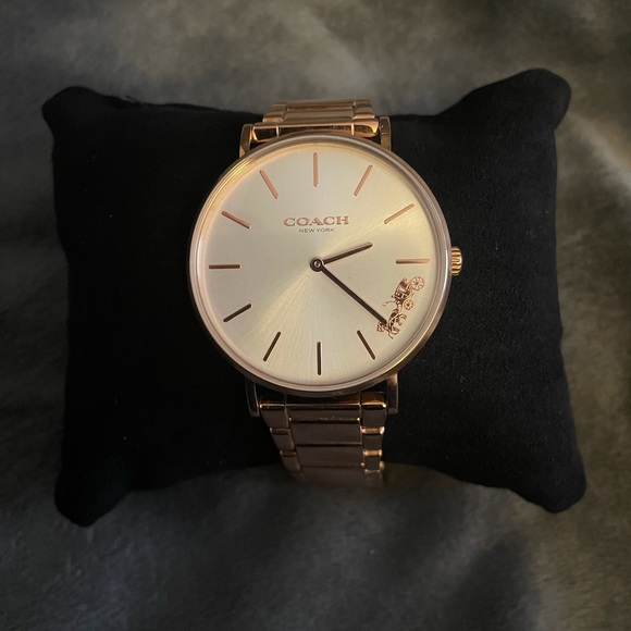 Rose gold coach watch. - Picture 1 of 3